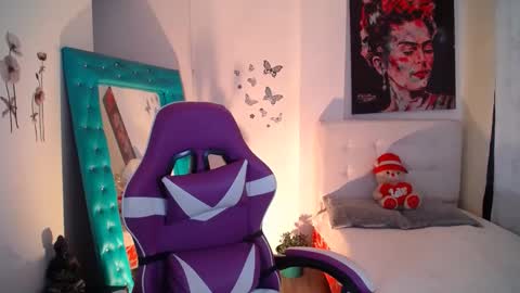 Esmeralda online show from 09/17/25, 08:21