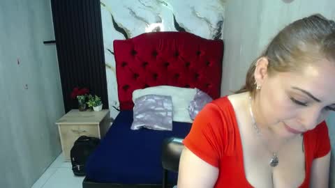 Snapshot of esmeralda_black chatting on 05/05/26, 03:25 esmeralda black online show from 05/05/26, 03:25