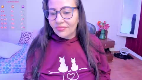 esme online show from 10/19/25, 02:40