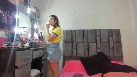 Perla online show from 05/13/26, 05:49