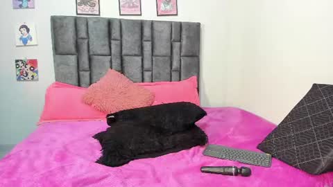 Perla online show from 06/24/26, 05:39