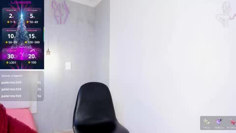 esmeraldanyx online show from 12/13/25, 10:26