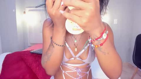 esmeraldanyx online show from 12/16/25, 09:09