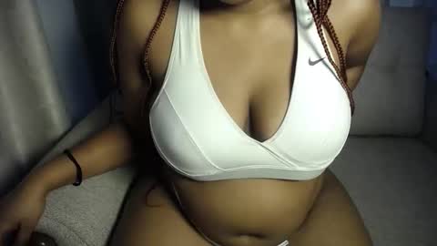 Esme online show from 09/17/25, 09:16