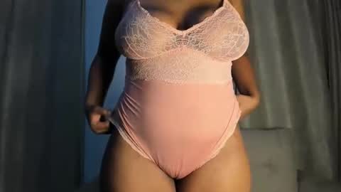 Snapshot of esmeray_ chatting on 01/07/26, 11:29 Esme online show from 01/07/26, 11:29