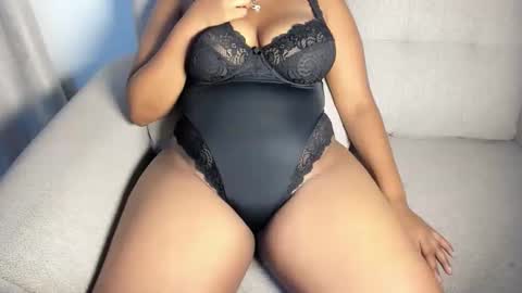 Snapshot of esmeray_ chatting on 01/10/26, 12:12 Esme online show from 01/10/26, 12:12