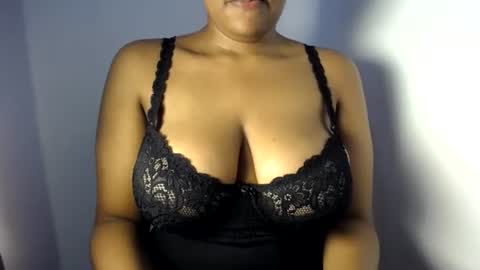 Snapshot of esmeray_ chatting on 06/23/26, 11:41 Esme online show from 06/23/26, 11:41