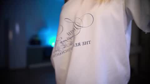 Snapshot of esmereal chatting on 02/01/26, 06:06 How was your Christmas online show from 02/01/26, 06:06