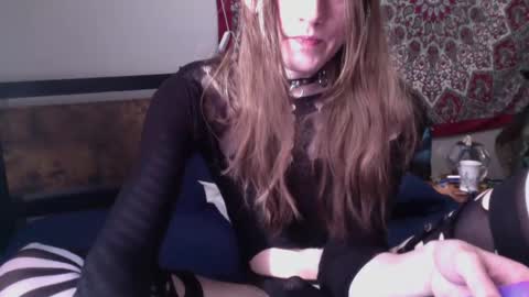 Snapshot of esotericfem chatting on 02/05/25, 05:20 brie online show from 02/05/25, 05:20