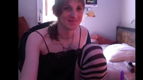 Snapshot of esotericfem chatting on 10/03/25, 04:37 brie online show from 10/03/25, 04:37