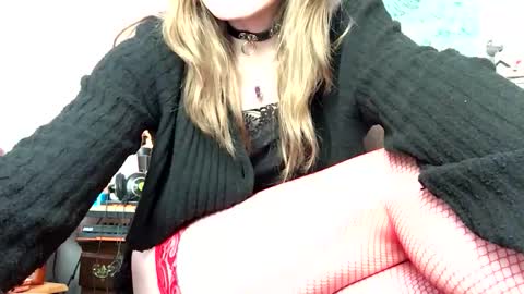 Snapshot of esotericfem chatting on 03/18/26, 04:21 brie online show from 03/18/26, 04:21