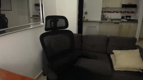 Snapshot of esperanza86_ chatting on 02/13/26, 11:56 Juliana online show from 02/13/26, 11:56