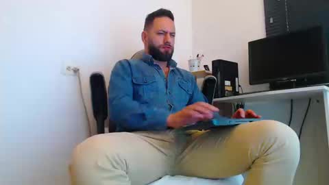 Snapshot of esteban7984068 chatting on 03/20/26, 02:00 esteban online show from 03/20/26, 02:00