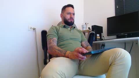 Snapshot of esteban7984068 chatting on 03/26/26, 03:50 esteban online show from 03/26/26, 03:50