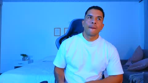 Snapshot of esteban_de_louise chatting on 08/02/26, 11:58 ESTEBAN online show from 08/02/26, 11:58