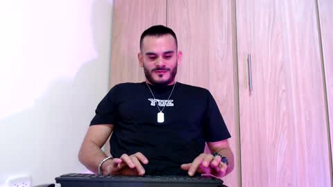 Snapshot of esteban_fer chatting on 01/26/25, 04:20 Esteban Fernandez online show from 01/26/25, 04:20