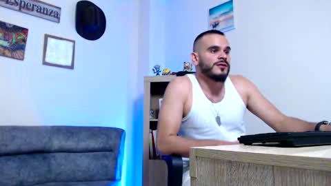 Snapshot of esteban_fer chatting on 03/20/26, 04:12 Esteban Fernandez online show from 03/20/26, 04:12