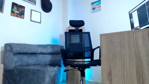 Snapshot of esteban_fer chatting on 04/05/26, 05:04 Esteban Fernandez online show from 04/05/26, 05:04