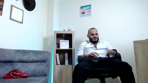 Snapshot of esteban_fer chatting on 04/10/26, 06:29 Esteban Fernandez online show from 04/10/26, 06:29