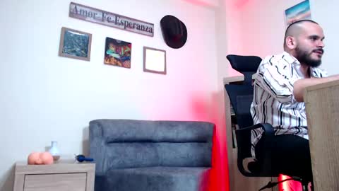 Snapshot of esteban_fer chatting on 04/14/26, 04:40 Esteban Fernandez online show from 04/14/26, 04:40