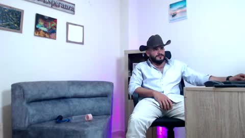 Snapshot of esteban_fer chatting on 04/18/26, 06:39 Esteban Fernandez online show from 04/18/26, 06:39