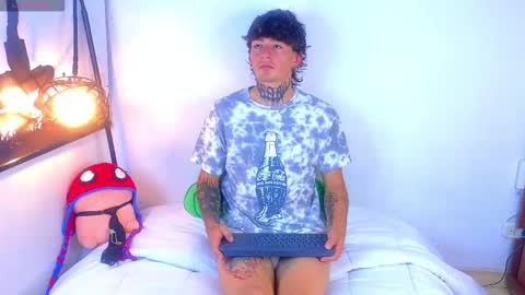 Snapshot of estebanchar_ chatting on 09/11/25, 10:04 Esteban independent model online show from 09/11/25, 10:04