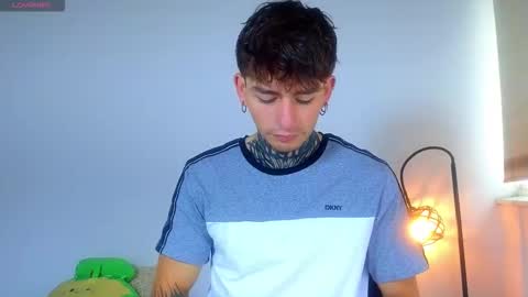 Snapshot of estebanchar_ chatting on 10/24/25, 01:51 Esteban independent model online show from 10/24/25, 01:51