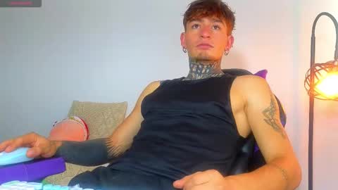 Snapshot of estebanchar_ chatting on 11/27/25, 12:18 Esteban independent model online show from 11/27/25, 12:18