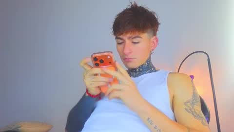 Snapshot of estebanchar_ chatting on 12/19/25, 01:29 Esteban independent model online show from 12/19/25, 01:29