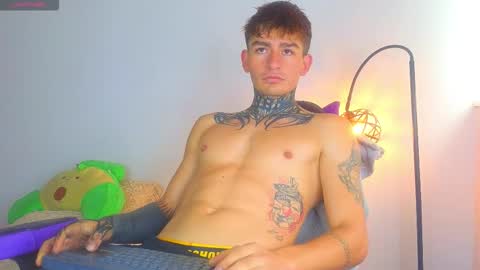 Snapshot of estebanchar_ chatting on 01/13/26, 02:11 Esteban independent model online show from 01/13/26, 02:11