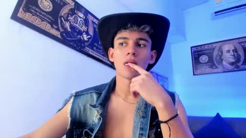 Snapshot of estebanperez_ chatting on 12/13/24, 12:17 Esteban online show from 12/13/24, 12:17