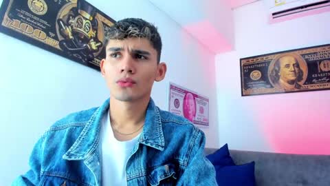 Snapshot of estebanperez_ chatting on 12/16/24, 12:06 Esteban online show from 12/16/24, 12:06