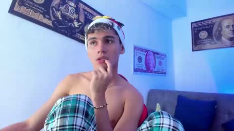 Snapshot of estebanperez_ chatting on 12/24/24, 12:22 Esteban online show from 12/24/24, 12:22