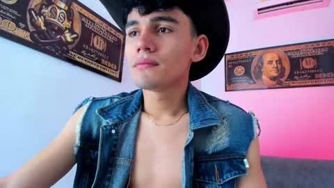 Snapshot of estebanperez_ chatting on 01/07/25, 12:20 Esteban online show from 01/07/25, 12:20