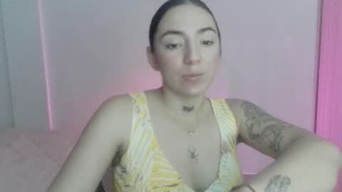 Snapshot of estefa1 chatting on 11/19/25, 03:01 estefa1 online show from 11/19/25, 03:01