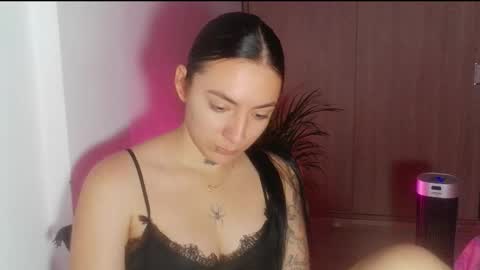 Snapshot of estefa1 chatting on 11/25/25, 04:07 estefa1 online show from 11/25/25, 04:07