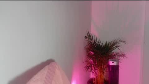 Snapshot of estefa1 chatting on 12/13/25, 07:53 estefa1 online show from 12/13/25, 07:53