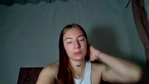 Snapshot of estefa1 chatting on 06/23/26, 04:43 estefa1 online show from 06/23/26, 04:43