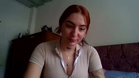 Snapshot of estefa1 chatting on 06/30/26, 05:25 estefa1 online show from 06/30/26, 05:25