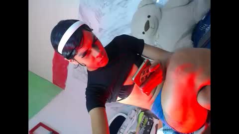 Snapshot of estefani_robles chatting on 05/01/26, 11:42 estefani robles online show from 05/01/26, 11:42