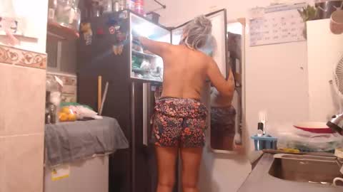 Snapshot of estelamaris1 chatting on 11/13/25, 12:31 estelamaris online show from 11/13/25, 12:31