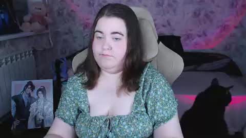 Snapshot of estelle_hicks chatting on 06/14/26, 07:16 estelle_hicks online show from 06/14/26, 07:16