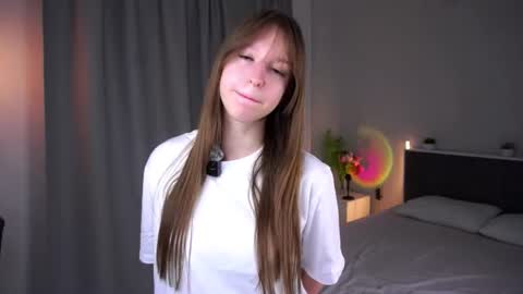 Snapshot of estellemarston chatting on 07/20/26, 05:48 Lily online show from 07/20/26, 05:48