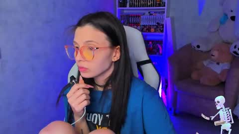 Snapshot of estercollins chatting on 03/09/25, 01:14 Ester online show from 03/09/25, 01:14