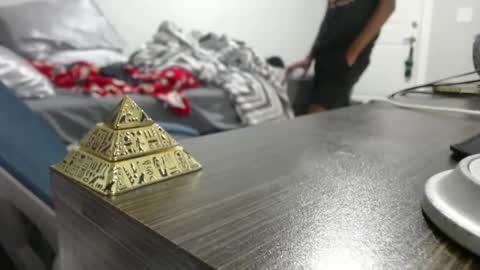 Snapshot of estessaid chatting on 09/29/25, 02:06 94Bottles online show from 09/29/25, 02:06