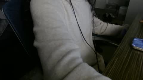 Snapshot of estessaid chatting on 10/14/25, 04:24 94Bottles online show from 10/14/25, 04:24