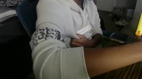 Snapshot of estessaid chatting on 11/15/25, 01:25 94Bottles online show from 11/15/25, 01:25