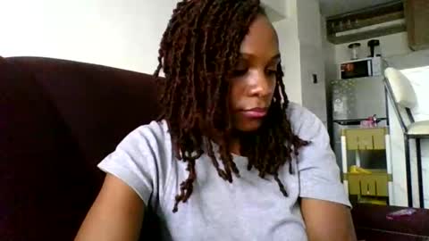 Snapshot of esther1998387626 chatting on 05/13/26, 08:23 yasbaby19982015 online show from 05/13/26, 08:23