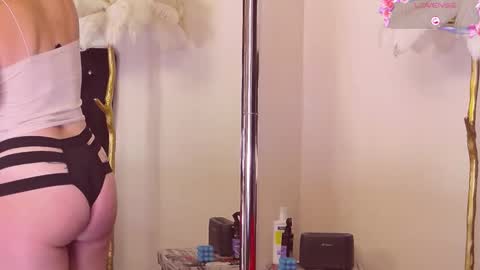 Esthera   online show from 10/21/25, 04:35