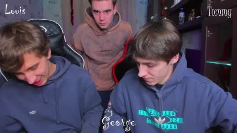 Snapshot of esthetics_boys chatting on 01/02/25, 07:29 LOUIS online show from 01/02/25, 07:29